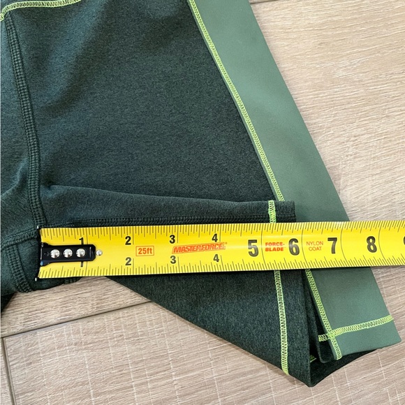 GOOD AMERICAN the dual life tonal biker shorts in heathered forest size 0 - Picture 13 of 14